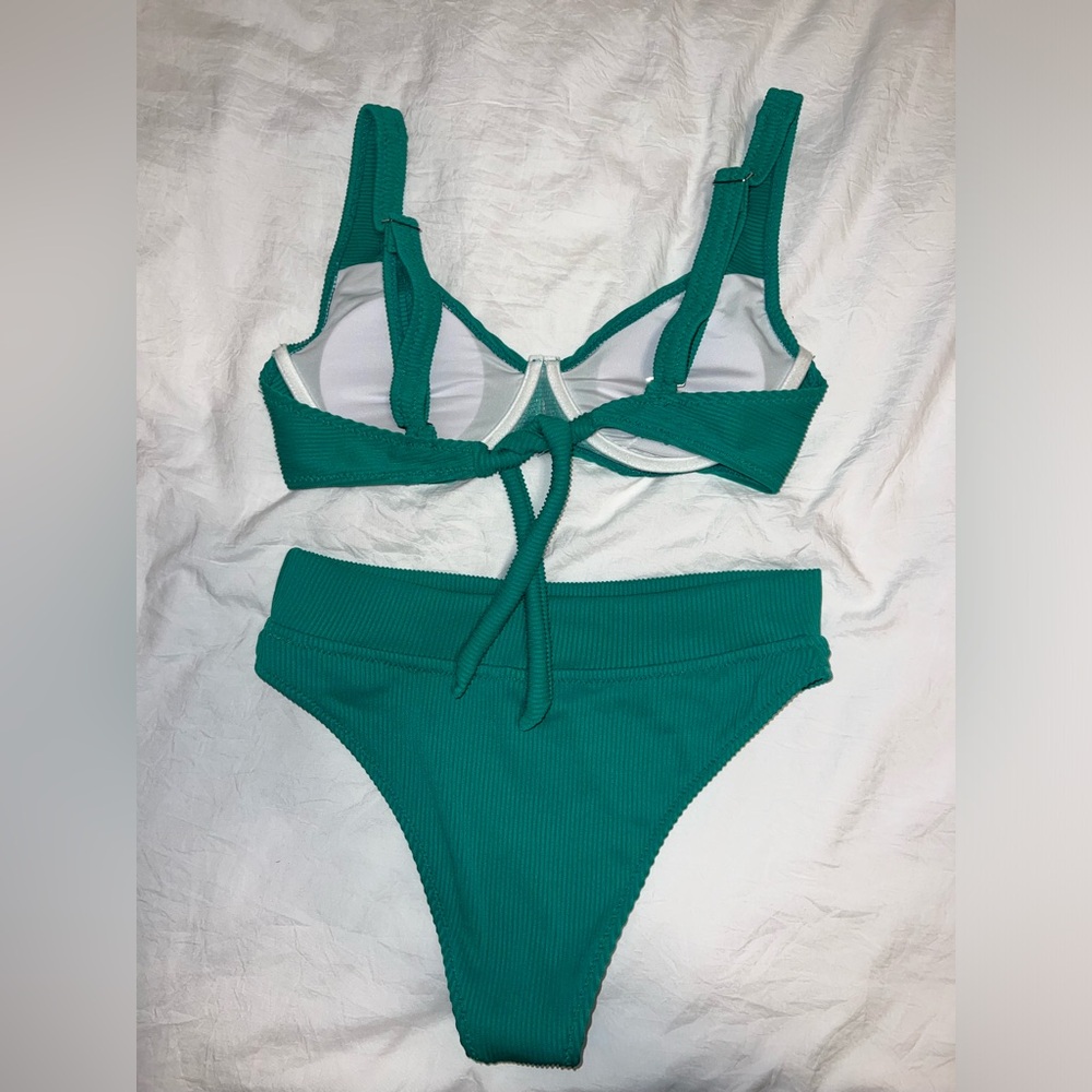 Bikini - Picture 2 of 3